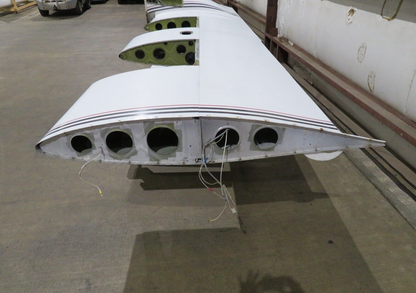 1978 Piper PA-34-200T Seneca LH Wing P/N 37093-03 (0423-104)