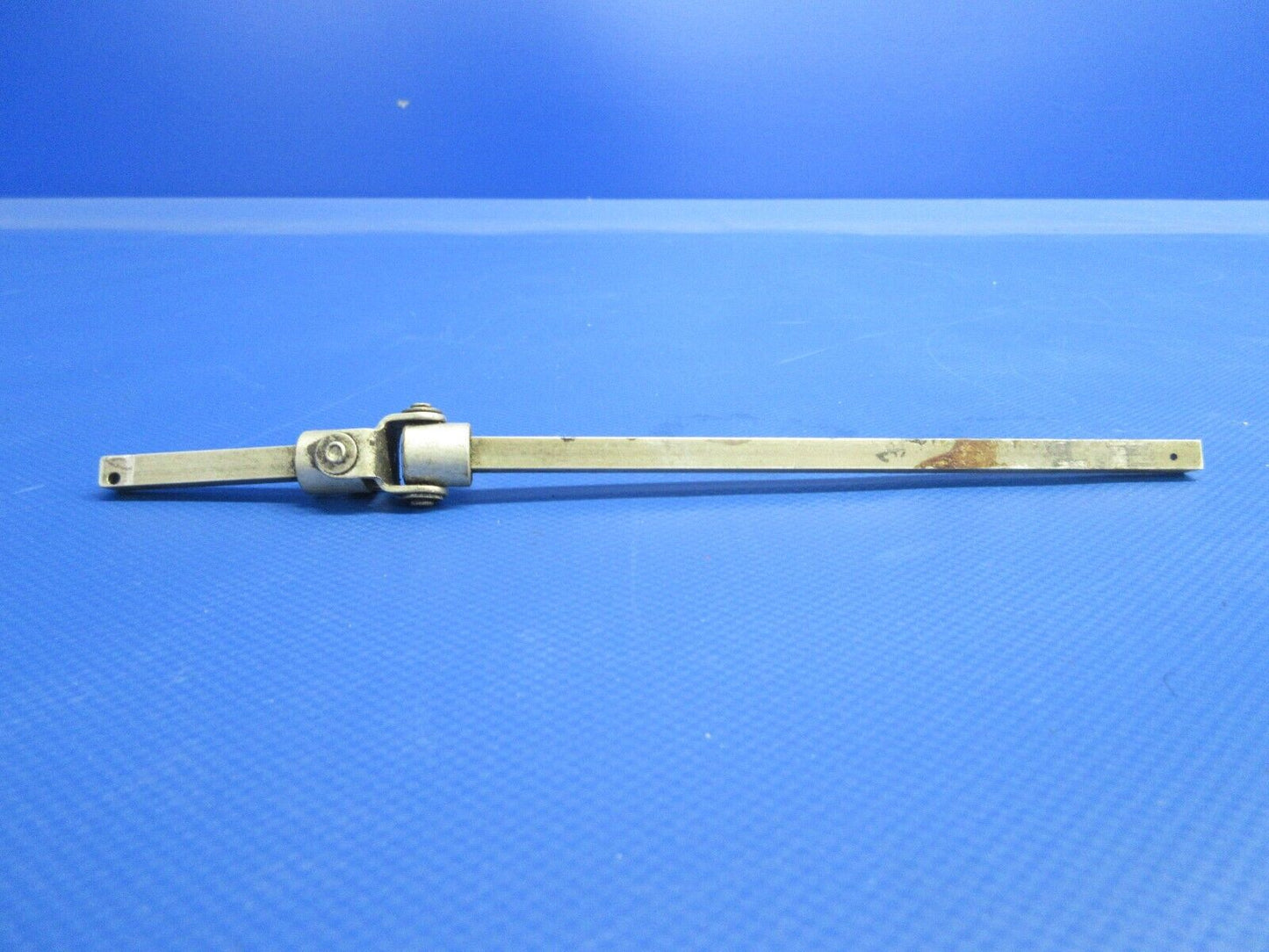 Cessna 172 Fuel Selector valve Shaft Assy P/N 0511157-14 (0224-1117)