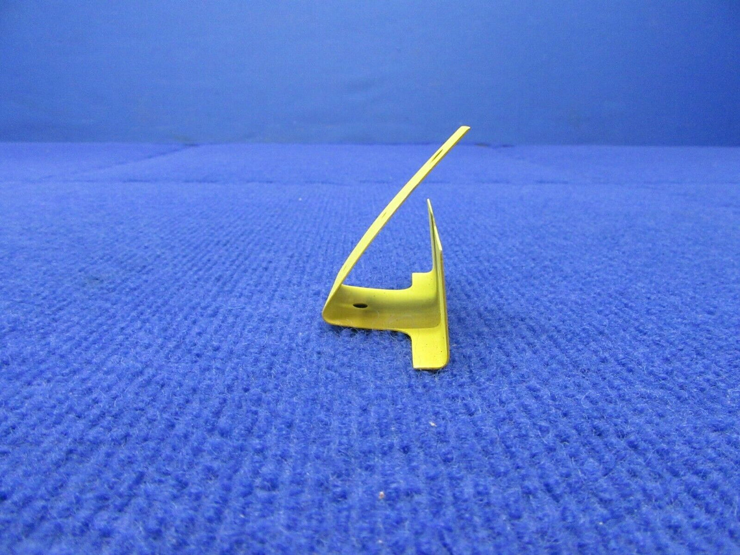 Beechcraft / Beech Angle NOS P/N 58-530139-9 (1221-492)
