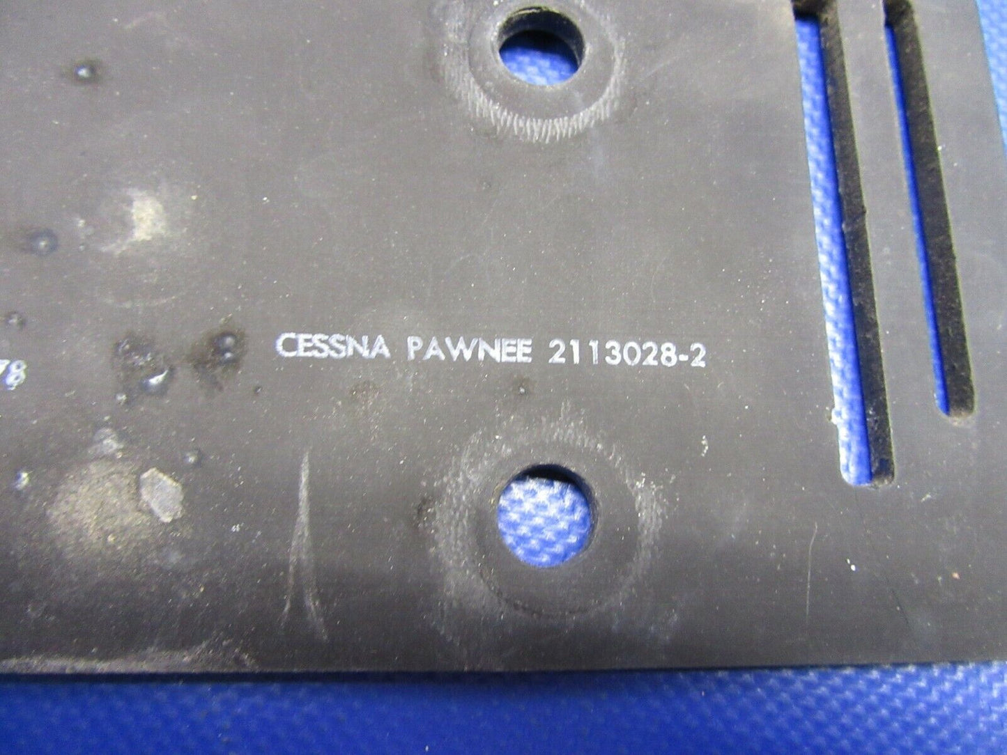 Cessna P210N Instrument Panel / Flap Indicator LWR RH P/N 2113028-4 (0421-500)