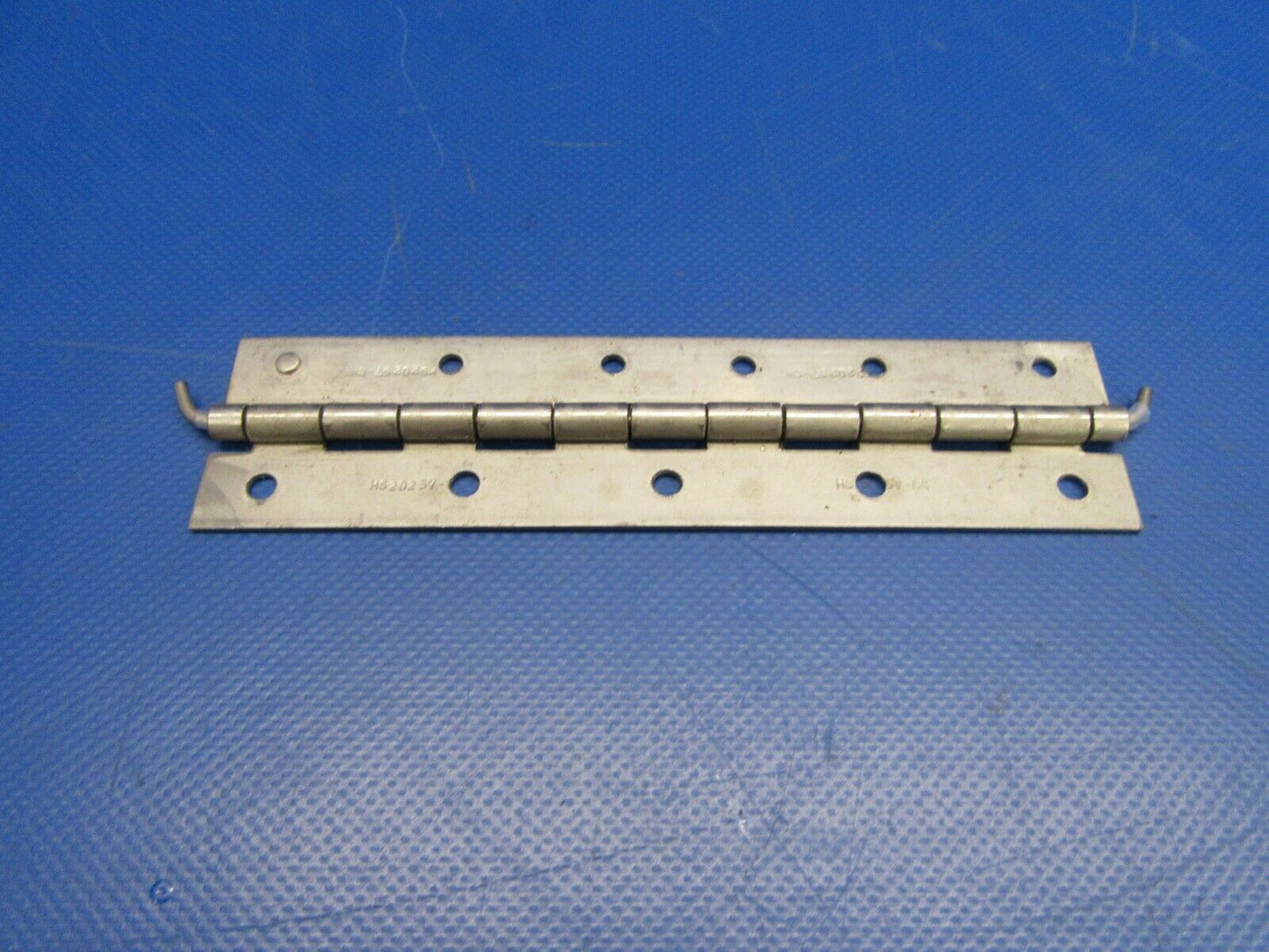 Piper PA-38 Tomahawk Flap Hinge P/N 77367-009 NOS (0419-301)