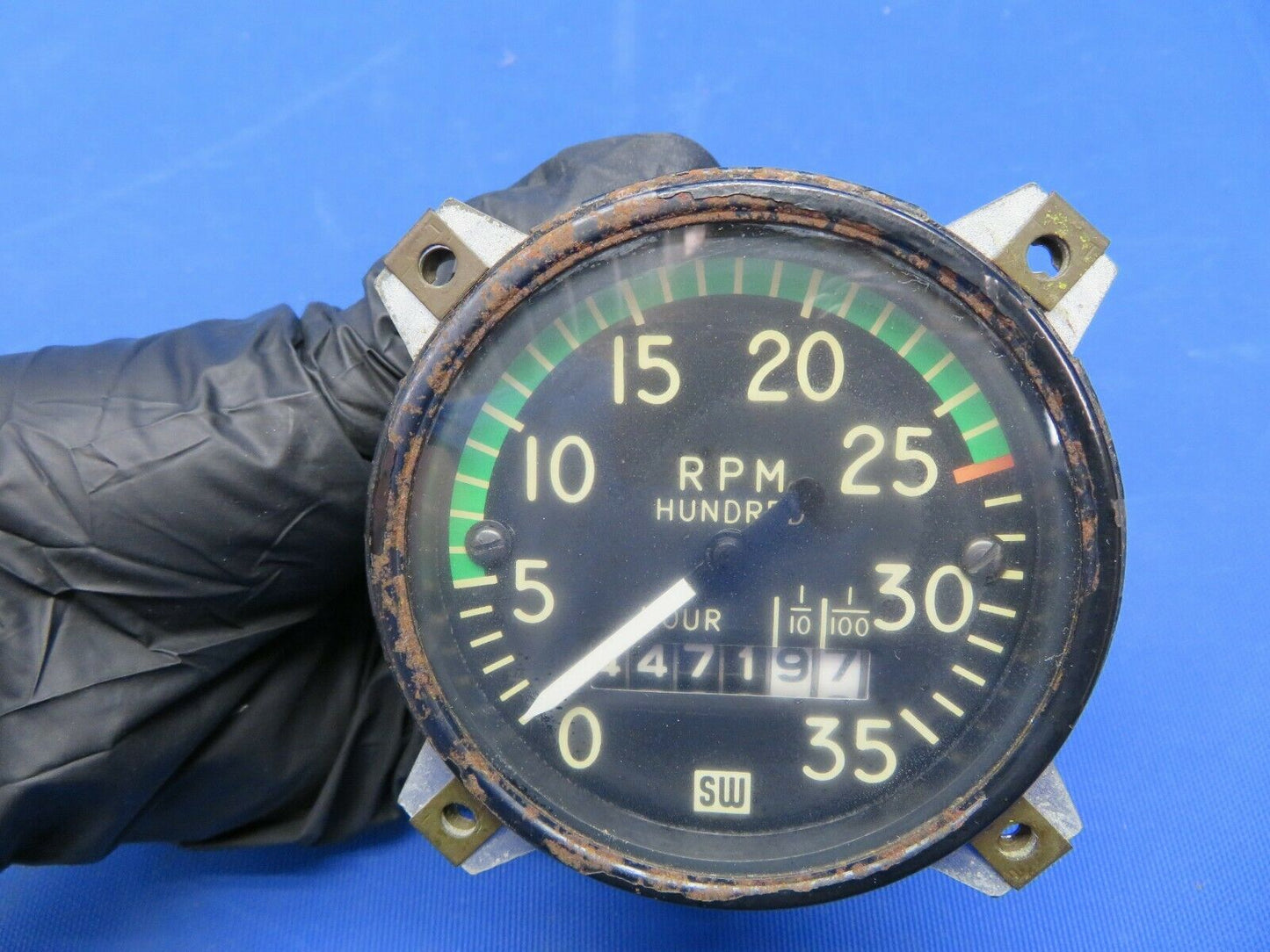 Stewart Warner RPM Tachometer & Hour Counter CURVED GLASS 815020 (1020-05)
