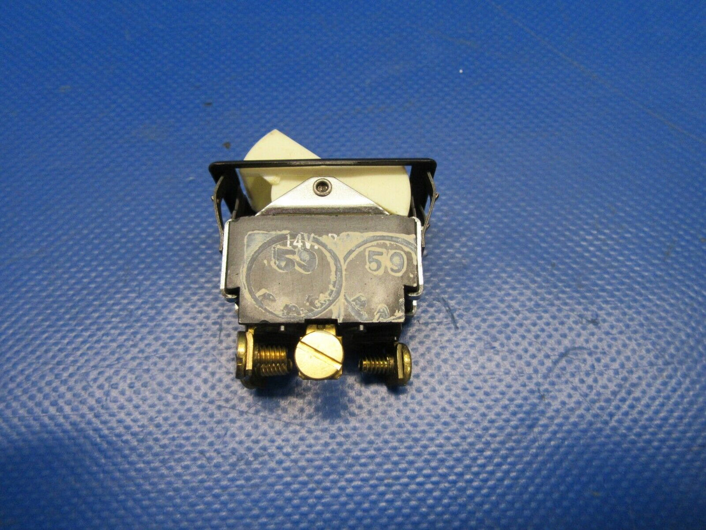 PA-23 Windshield Heat Switch Illuminated P/N 32370-010 487-953 NOS (0419-479)