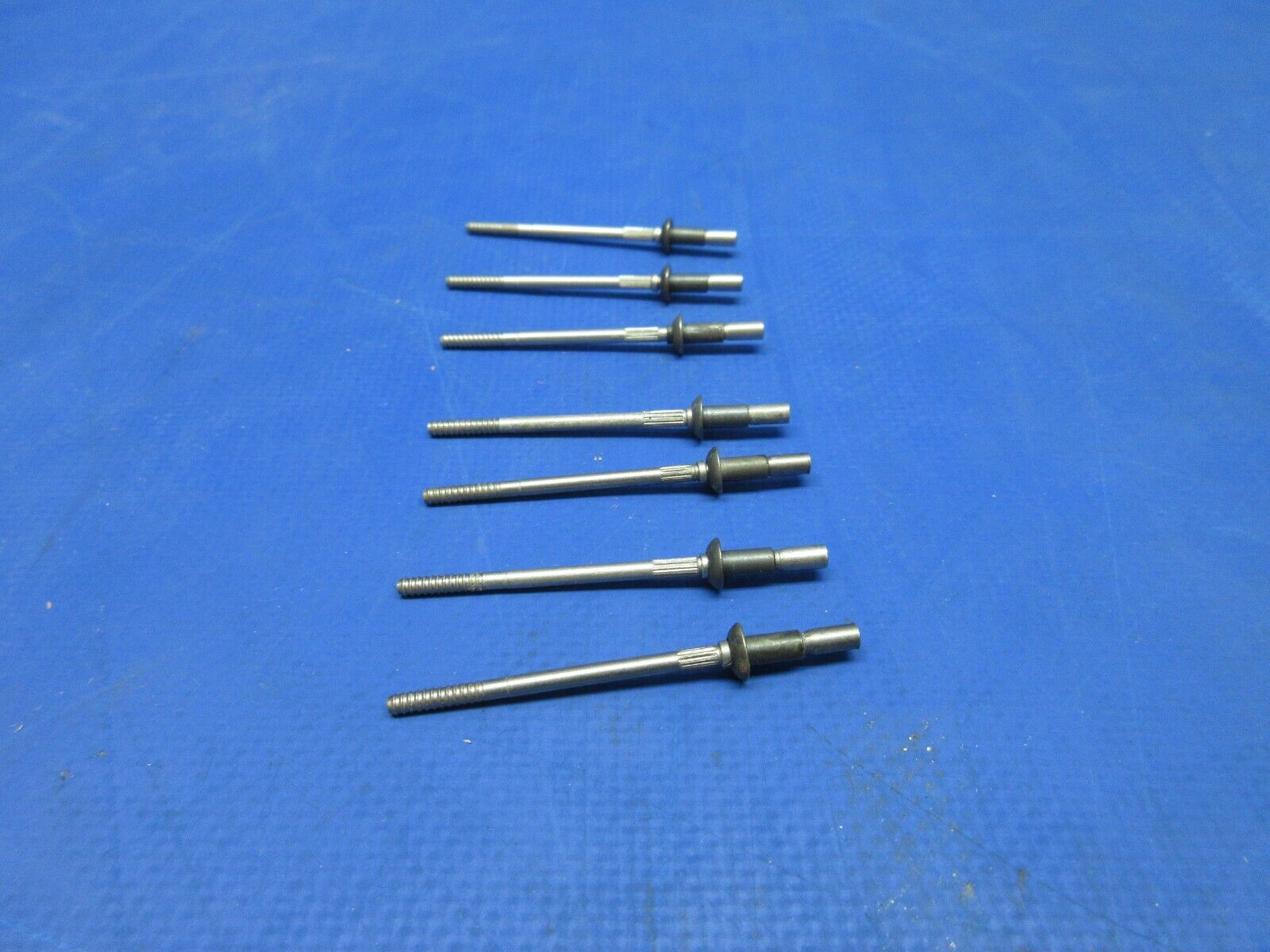 Cessna Rivet P/N 3022314 LOT OF 8 NOS (1123-914)