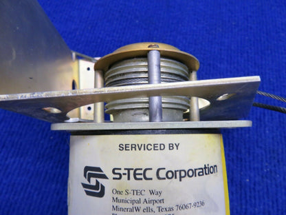 Piper PA-28R-201T S-Tec Pitch Servo w/ Bracket P/N 0107-P4 (0222-680)