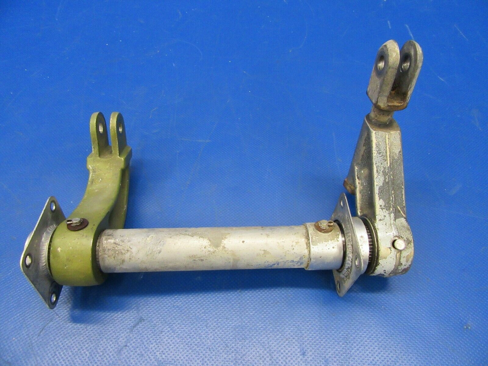 Cessna 310 / T310Q Bellcrank & Torque Tube 5045203-2, 0842104-497 (0519-476)