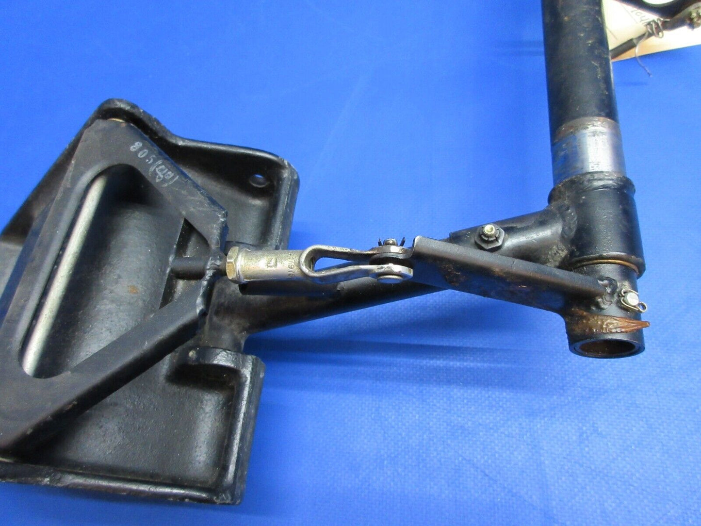 Cessna 310 / 310Q RH Rudder Pedal Torque Tube w/ Pedal P/N 0813018-16 (0823-732)