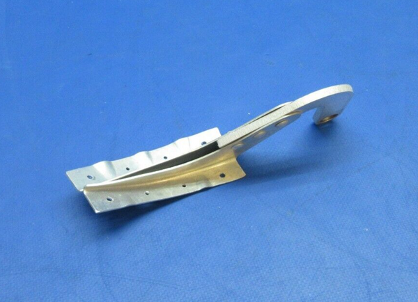 Cessna 172RG LH Nose Gear Door Hinge Bracket Assy P/N 2413077-1 NOS (0923-885)