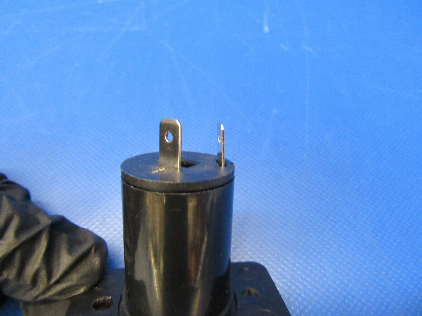 Diamond DA40-180 Power Plug 28V 2 Amps LWR RH Dash (0319-53)