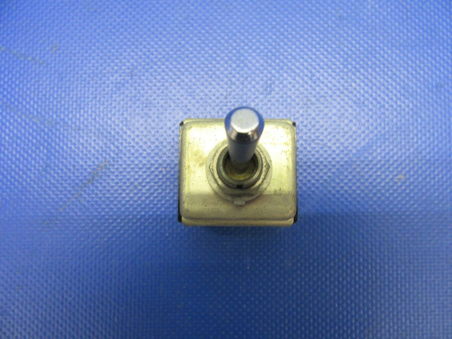 Beech 95-B55 Baron Toggle Switch P/N 8906K1071 (0721-356)