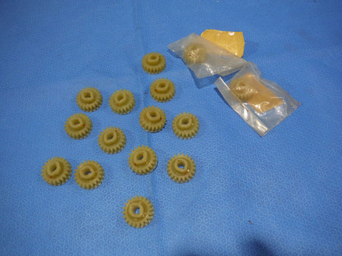 Slick Gears   Lot of 15   P/N M974  Alt 015-46  (615-64)