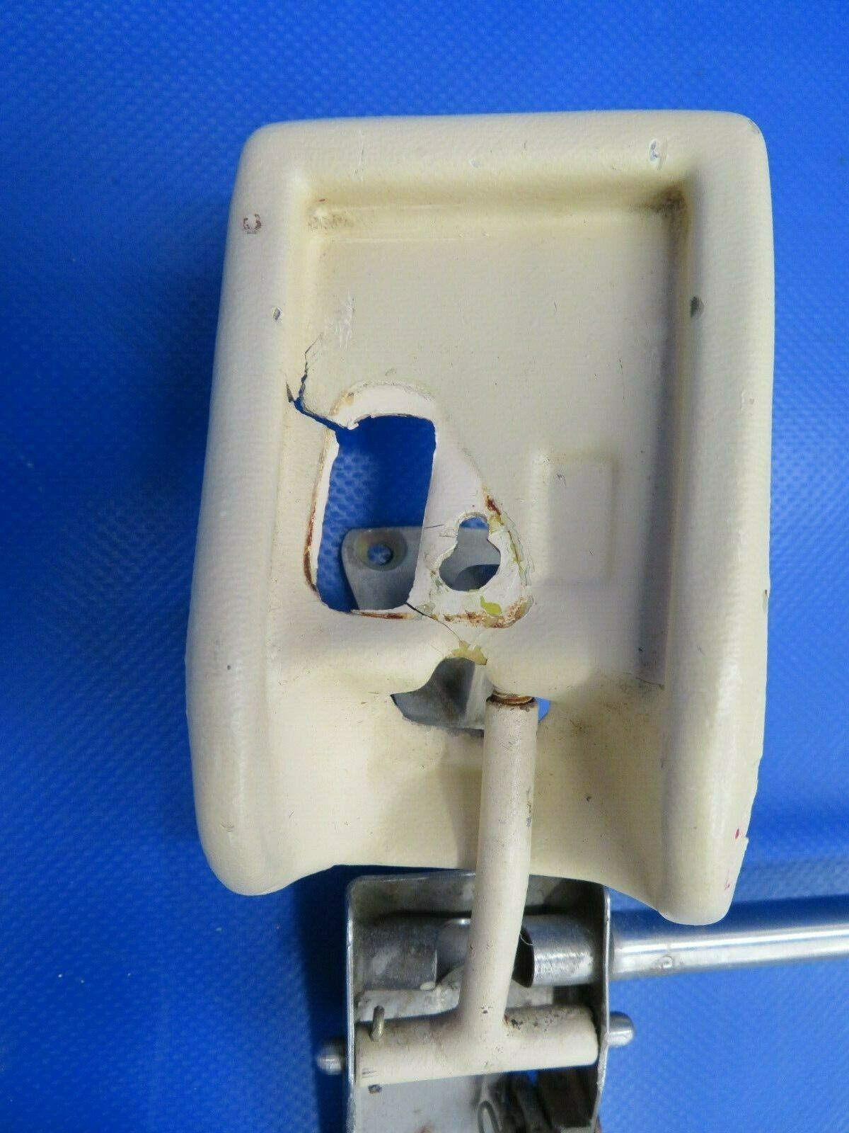 Beech Baron 95-B55 Window Latch Assembly RH 35-410291-632 (0320-21)