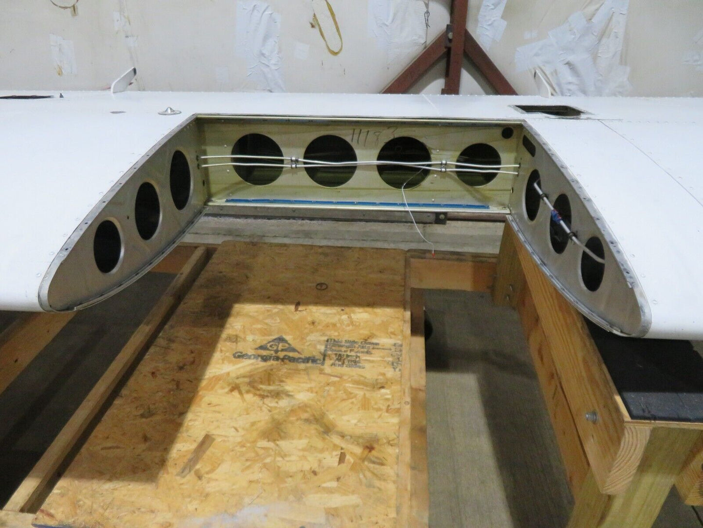 1968 Piper PA-28-140 Cherokee LH Wing P/N 66601-04 (0324-98)