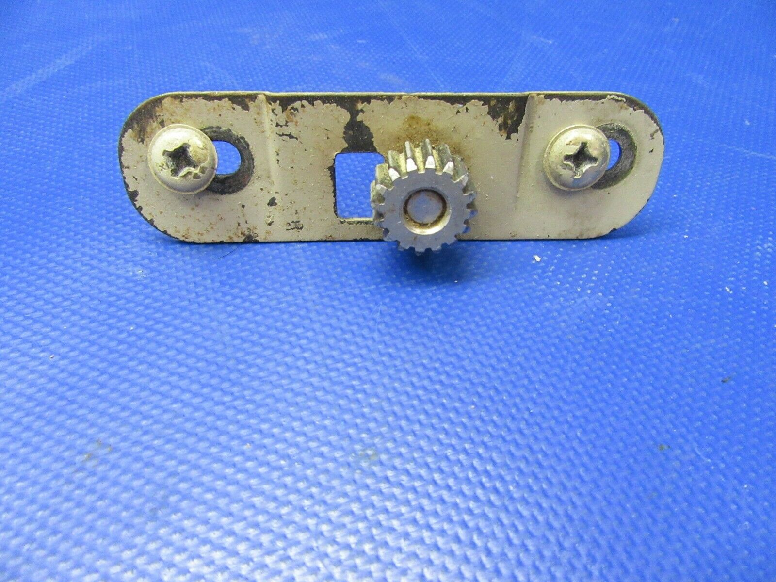 Cessna 210 / P210N Clutch Rotary Cabin Door P/N 2117159-1 (0421-581)