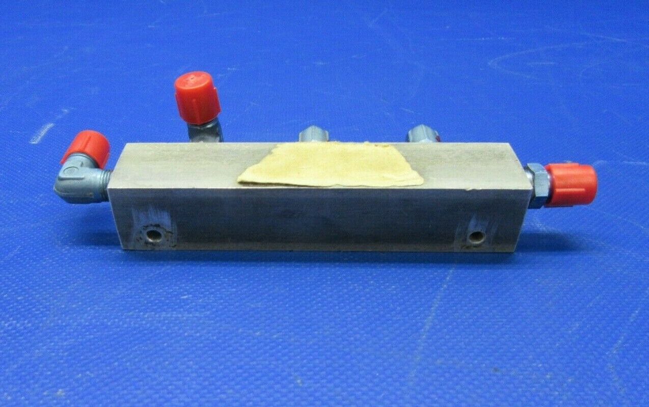 Piper PA-28R-180 Hydraulic Manifold RH P/N 67521-00, 67521-000 (0621-532)