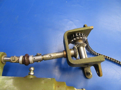 Cessna 310R Landing Gear Actuator Assy (Gear Box) P/N 0894000-11 (0419-312)
