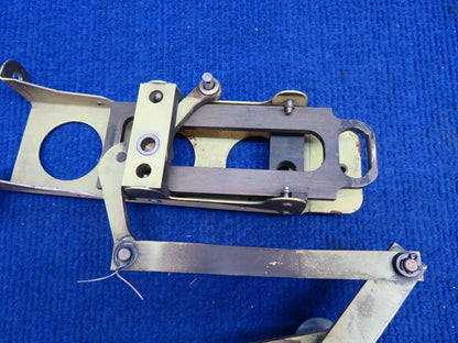 Socata FWD RH Box Assy Door Latch Mechanism w/ Handle P/N 25025005 (0622-907)