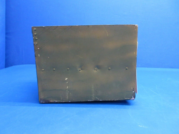 Beech 95-B55 Baron Battery Box Assy w/Lid P/N 002-400001-57 (0523-1102)