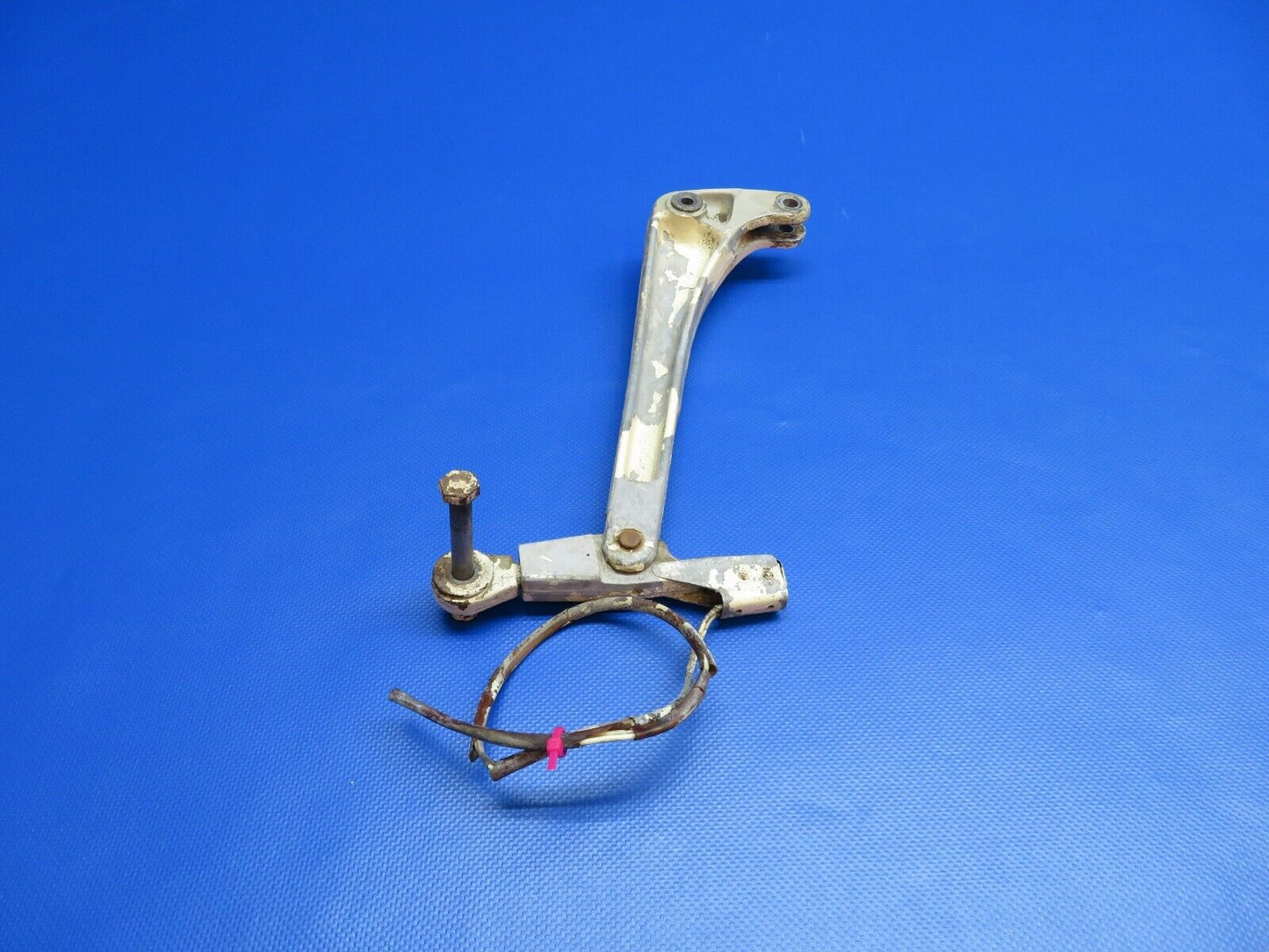 Early Cessna 310 MG RH Bellcrank Assy w/ Lock Link P/N 0841225-10 (1223-1033)