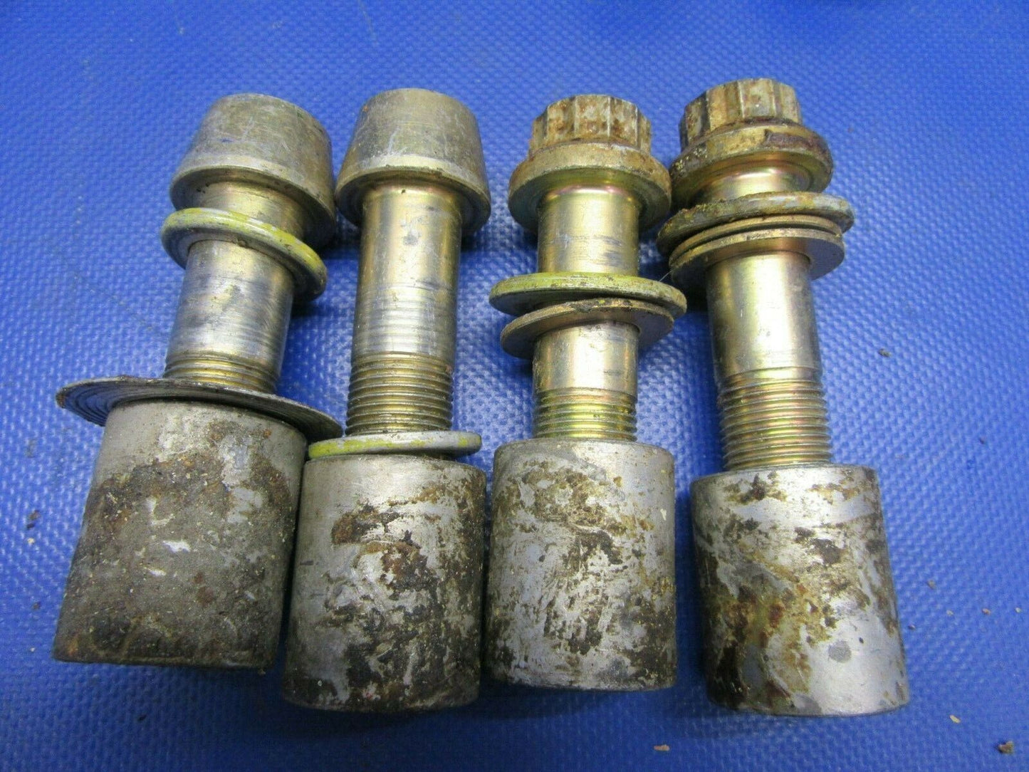 Beech 95-B55 Baron Wing Bolt LOT OF 6 P/N NAS152-37 / MS20014-26 (0721-301)