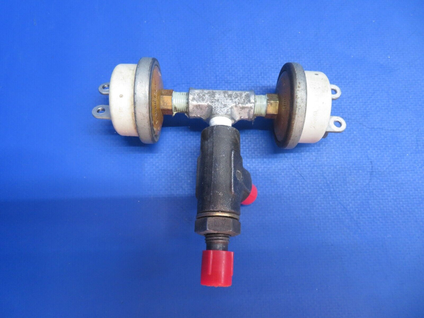 Piper PA-34-200T Seneca II RH Engine Pressure Switch Assy P/N 587-990 (0223-890)