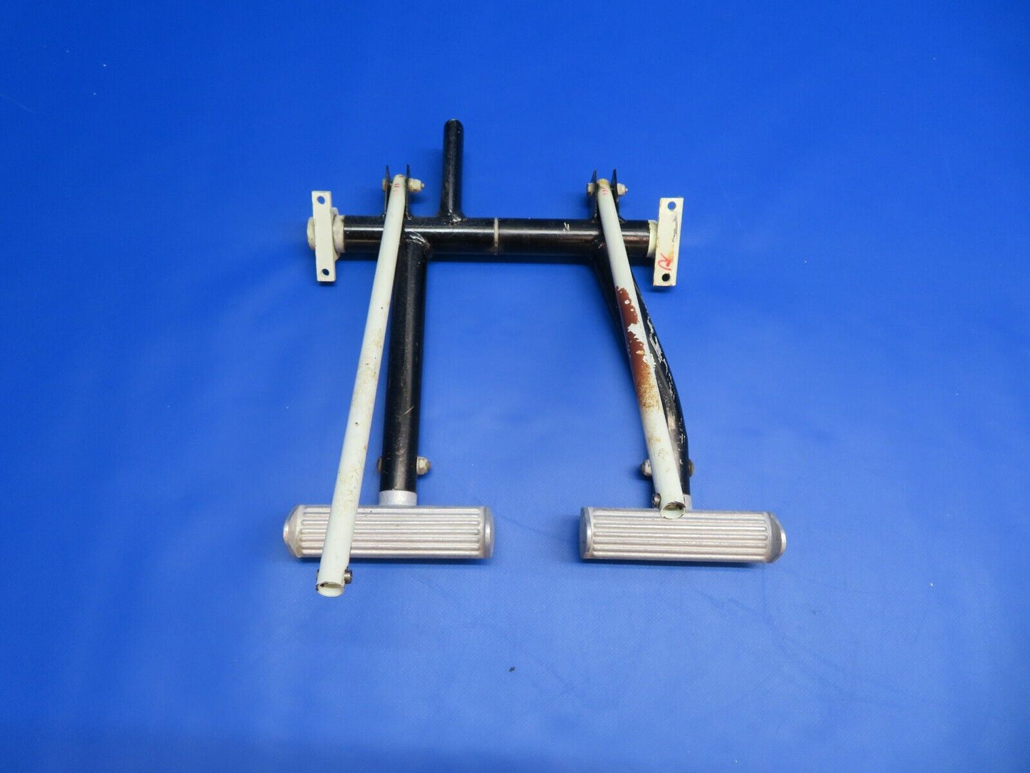 Bellanca 17-30 Viking Co-Pilot Rudder Pedal Assy P/N 19266, 195270 (0922-664)