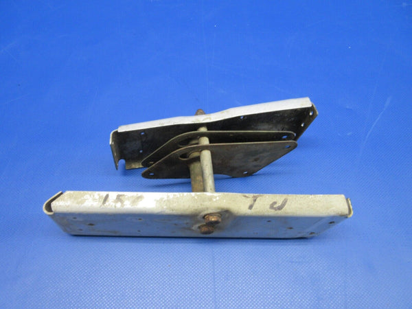 Cessna 150 Aileron Bellcrank Right Hand P/N 0523223-1 (0224-1312)