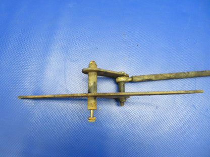 Piper Cherokee PA-28-140 Aileron Bellcrank RH P/N 62771-02 (1220-386)