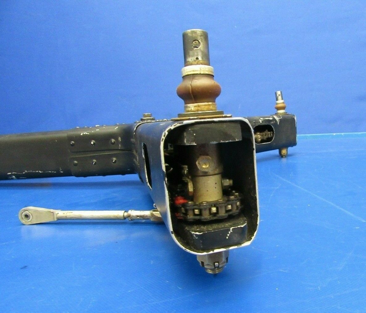 Cessna 310R Control Column Assembly P/N 0860216-1 (0219-314)
