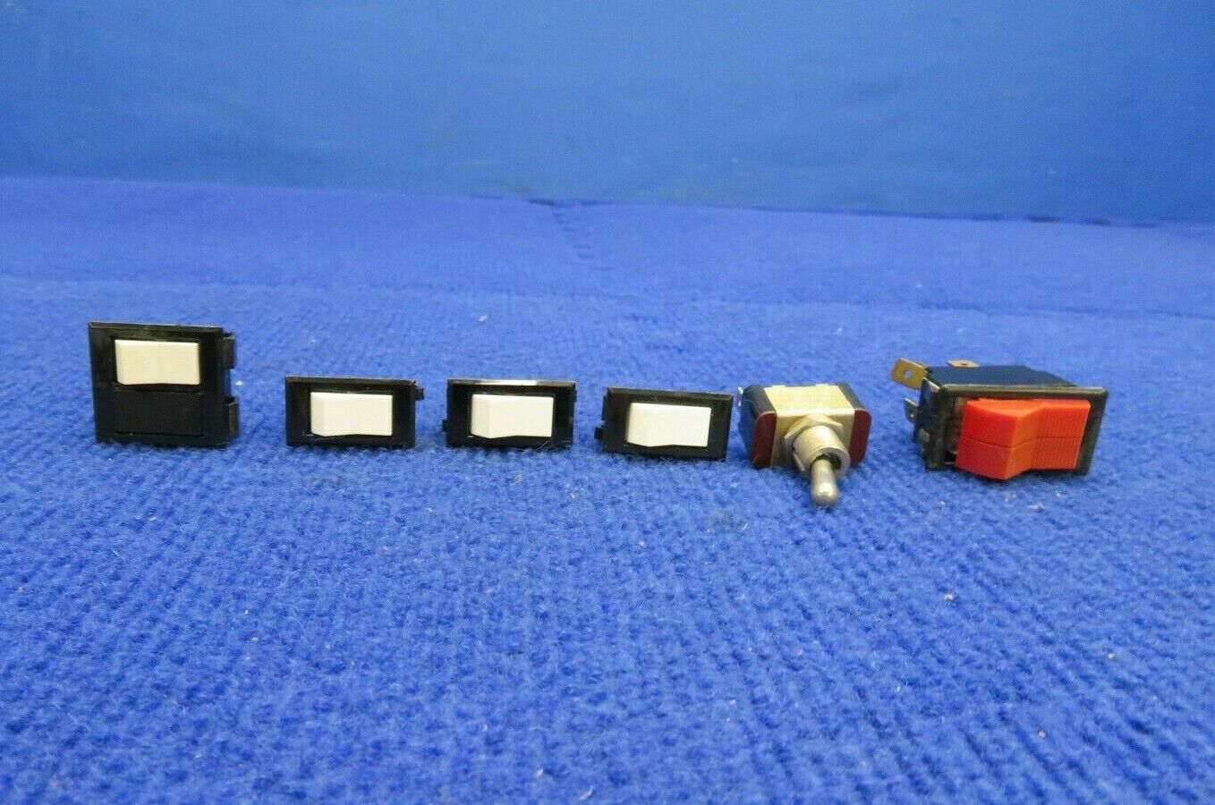 Cessna 172 / 172M Switches LOT P/N TA201-TW-B, 11TS95-2, S-1994-1-1 (0122-545)