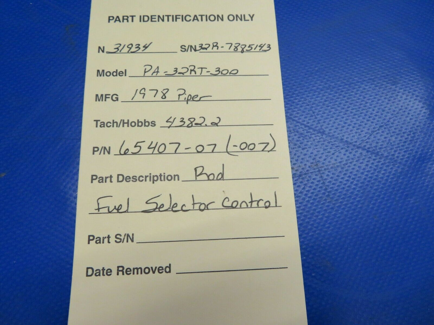 Piper PA-32RT-300 Lance II Rod Fuel Selector Control 65407-07 (0520-567)