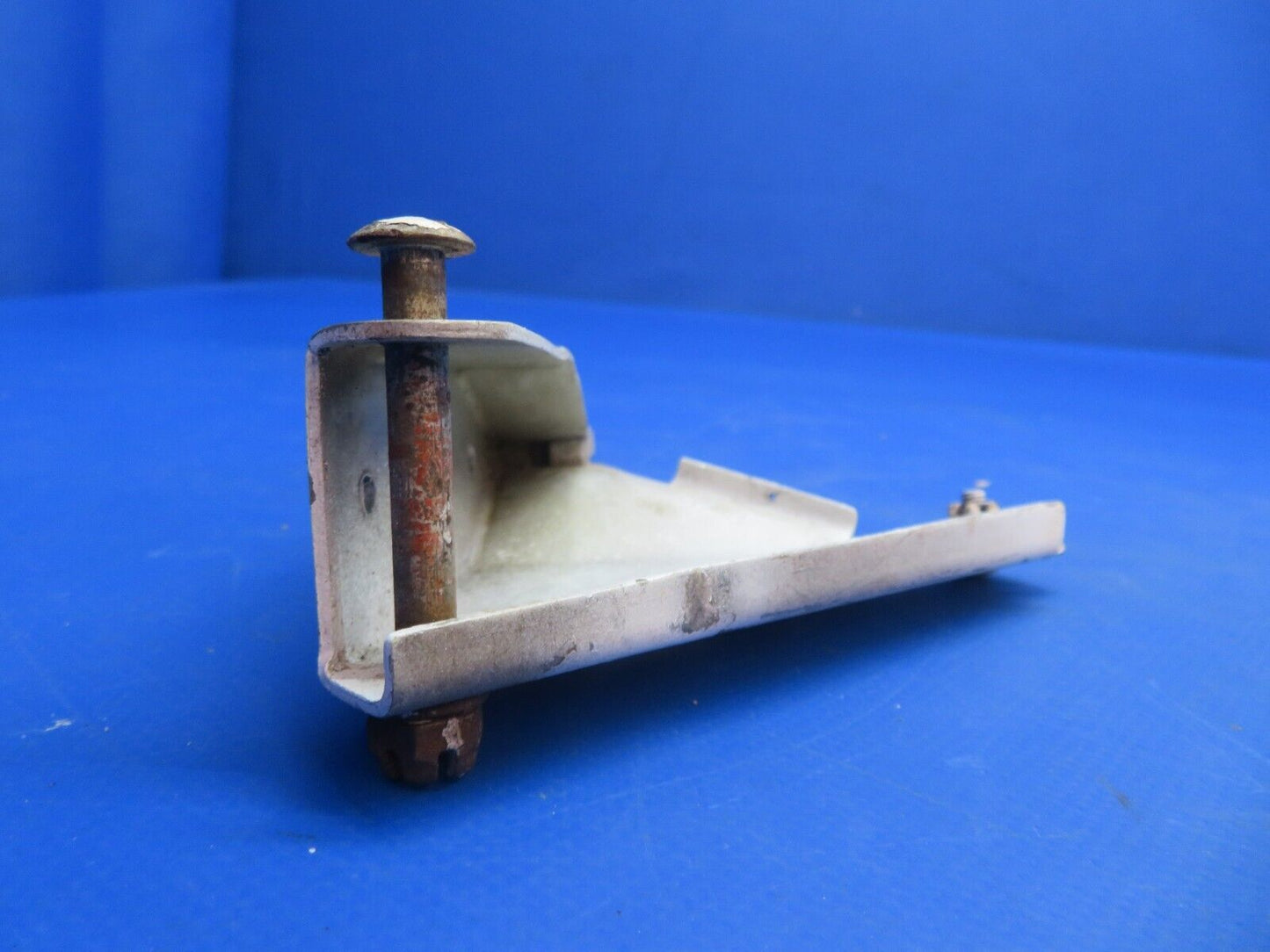 Beech Main Gear Bracket Uplock Assy LH P/N 35-815077 (1122-617)