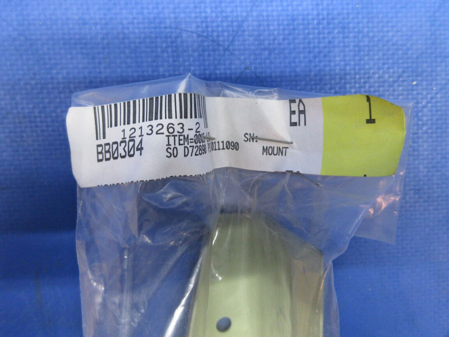 Cessna 210 RH Mount Hinge P/N 1213263-1 NOS (1123-899)