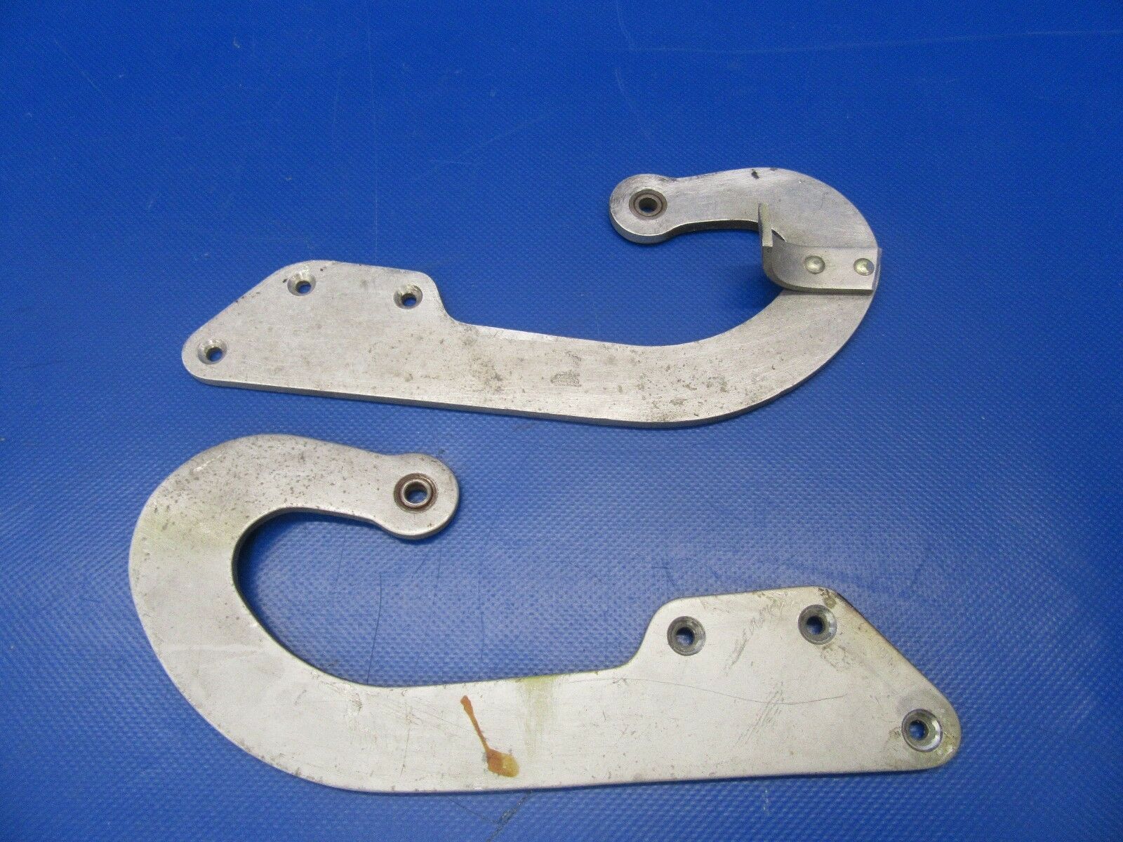 Beech Baron Nose Baggage Door Hinges FWD & AFT P/N 002-410055-43 & -41 (1117-68)