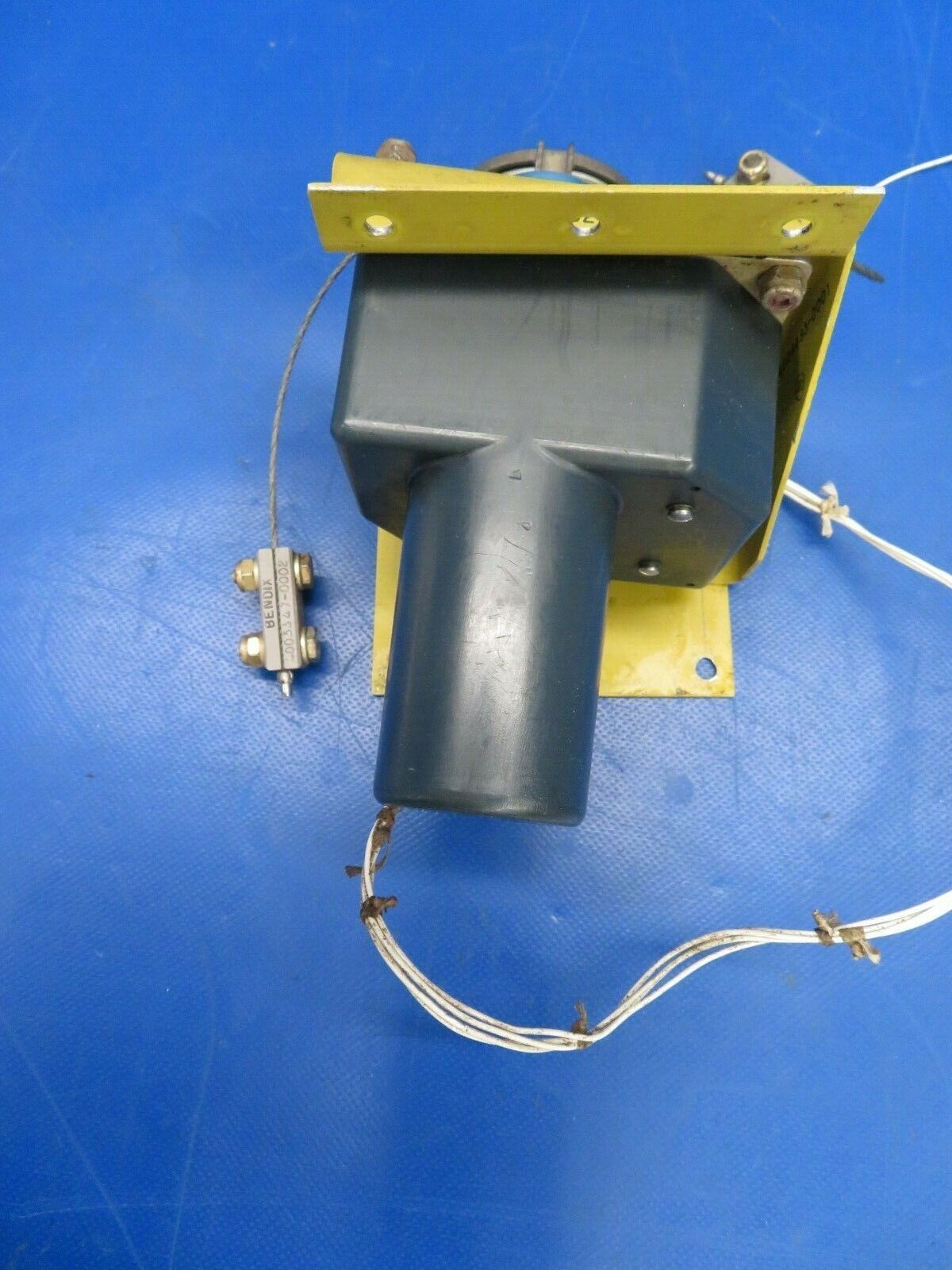 Beech Baron E-55 Bendix SA-816B Roll Servo w/ Bracket 4000290-8506 (0120-92)