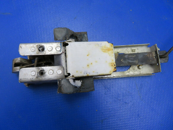 Piper PA-28-140 Latch Door Housing w/ Spring Cabin Door P/N 68188-000 (0621-746)