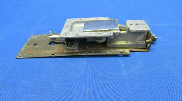 Cessna 150 / 150L Latch Assy LH Cabin Door P/N 0413387-3 (1020-169)