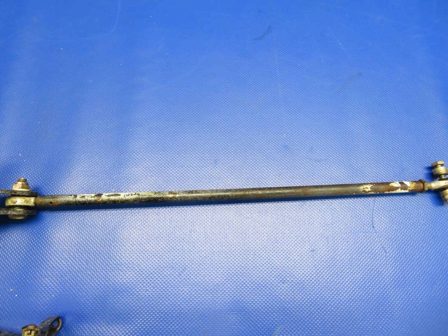 Piper PA-32R-300 Lance Aileron Bellcrank LH P/N 95680-00 (0121-449)