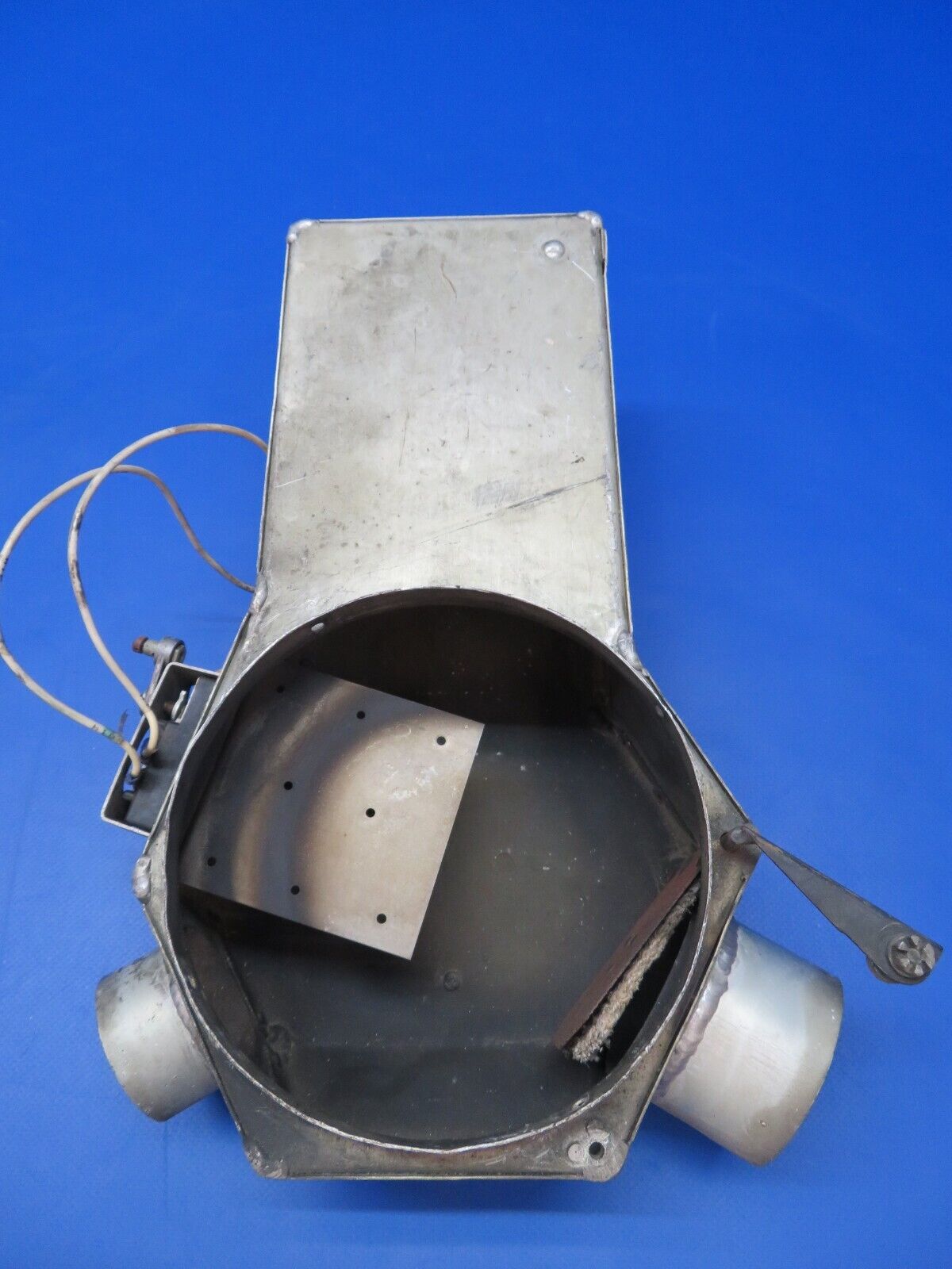 Piper PA-23-250 Aztec Air Distribution Box Assy P/N 32931-00 (1122-341)