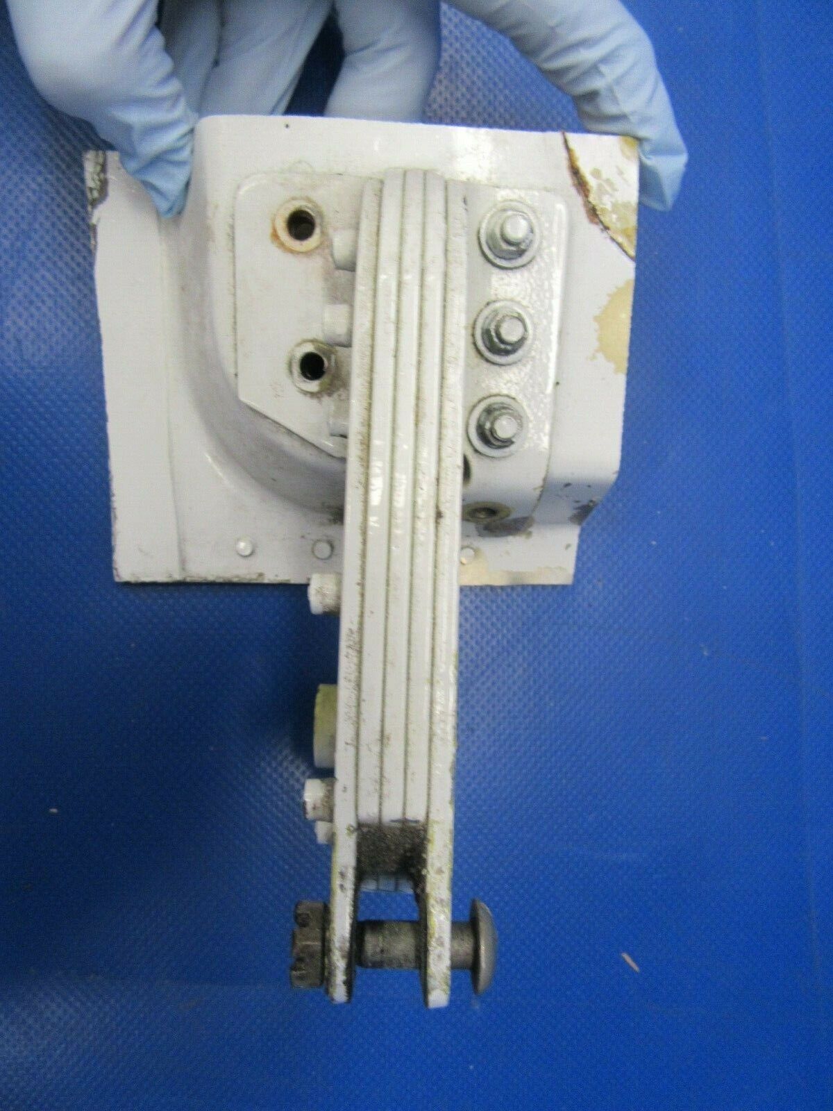 Beech 95-B55 Hinge Assy RH INBD MLG Door FWD Hinge P/N 35-815266-2 (0819-113)
