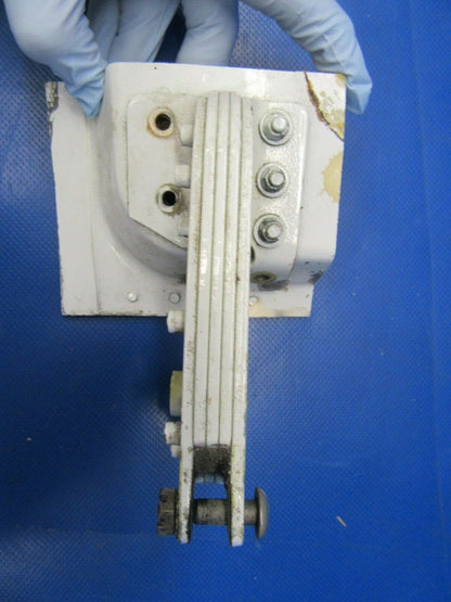 Beech 95-B55 Hinge Assy RH INBD MLG Door FWD Hinge P/N 35-815266-2 (0819-113)