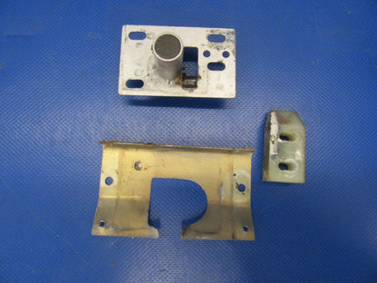 1976 Cessna 177B Clutch Assy Door Latch RH P/N 1712080-2 (0218-88)