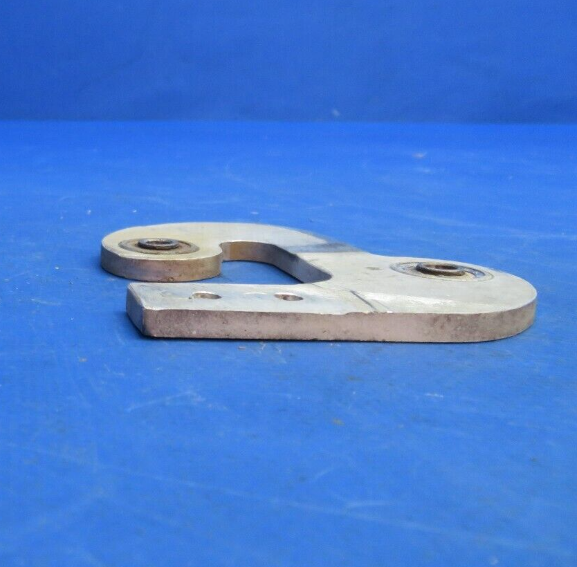 Piper Aerostar 602P AFT Hinge Assy Nose Gear Door P/N 250019-01 (0123-703)