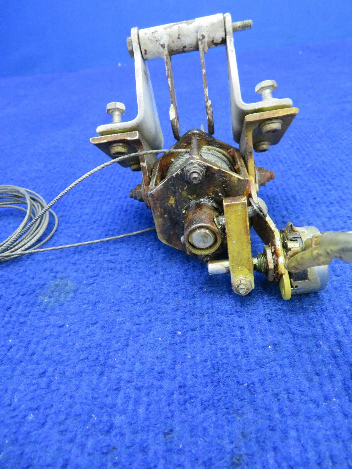 Piper PA-31 Navajo Elevator Trim Tab Screw Assy P/N 53850-00 (0522-354)