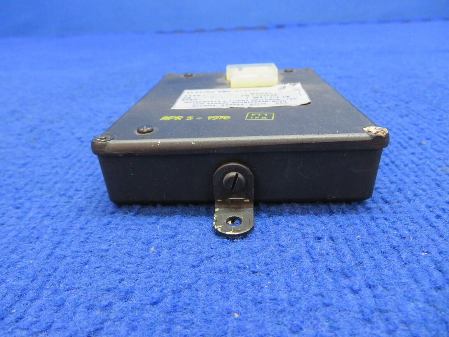 Instruments and Flight Research INC 74P Slaving Amp P/N 733000 (0622-858)