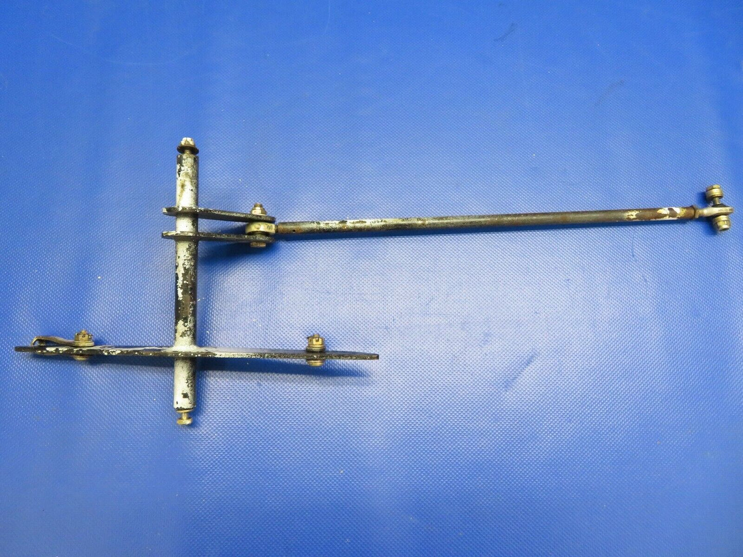 Piper PA-32R-300 Lance Aileron Bellcrank LH P/N 95680-00 (0121-449)