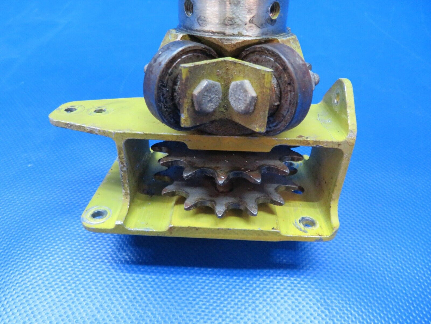 Piper PA-24-180 Comanche Control Wheel Tube LH Roller P/N 20975-03 (1223-273)