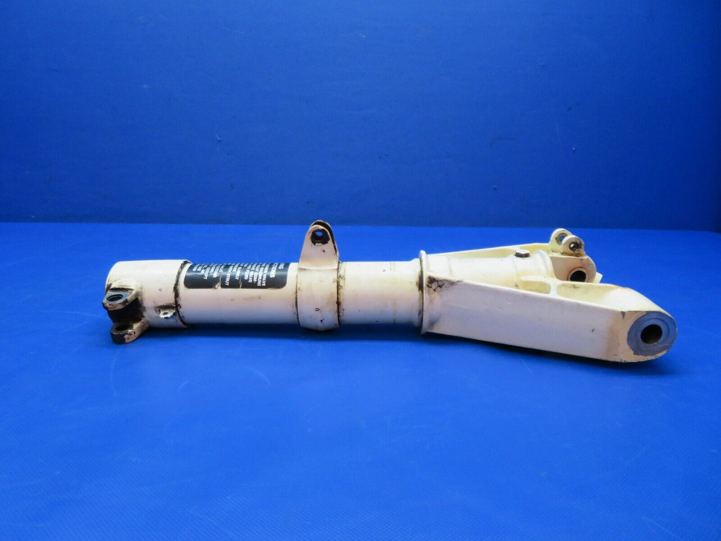 Cessna 401 / 401A RH Main Gear Upper Strut Assy P/N 5041000-202 (0124-219)