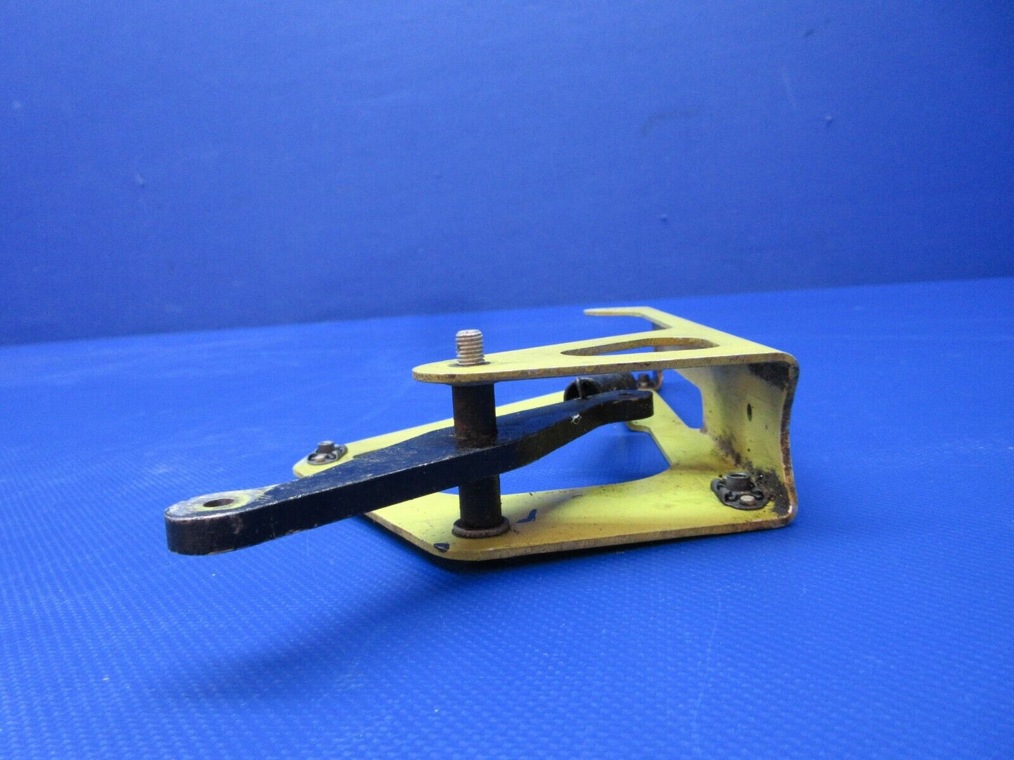 Piper PA-24-180 Bracket Assy Brake Cylinder P/N 21031-00 (1223-1438)