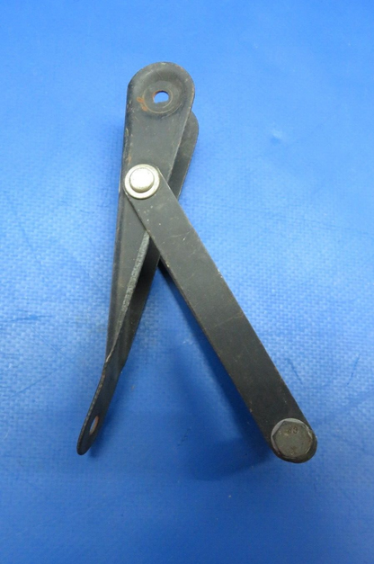 Piper PA-25 Latch Assy FWD Distributor Attachment P/N 61781-00 (0523-131)